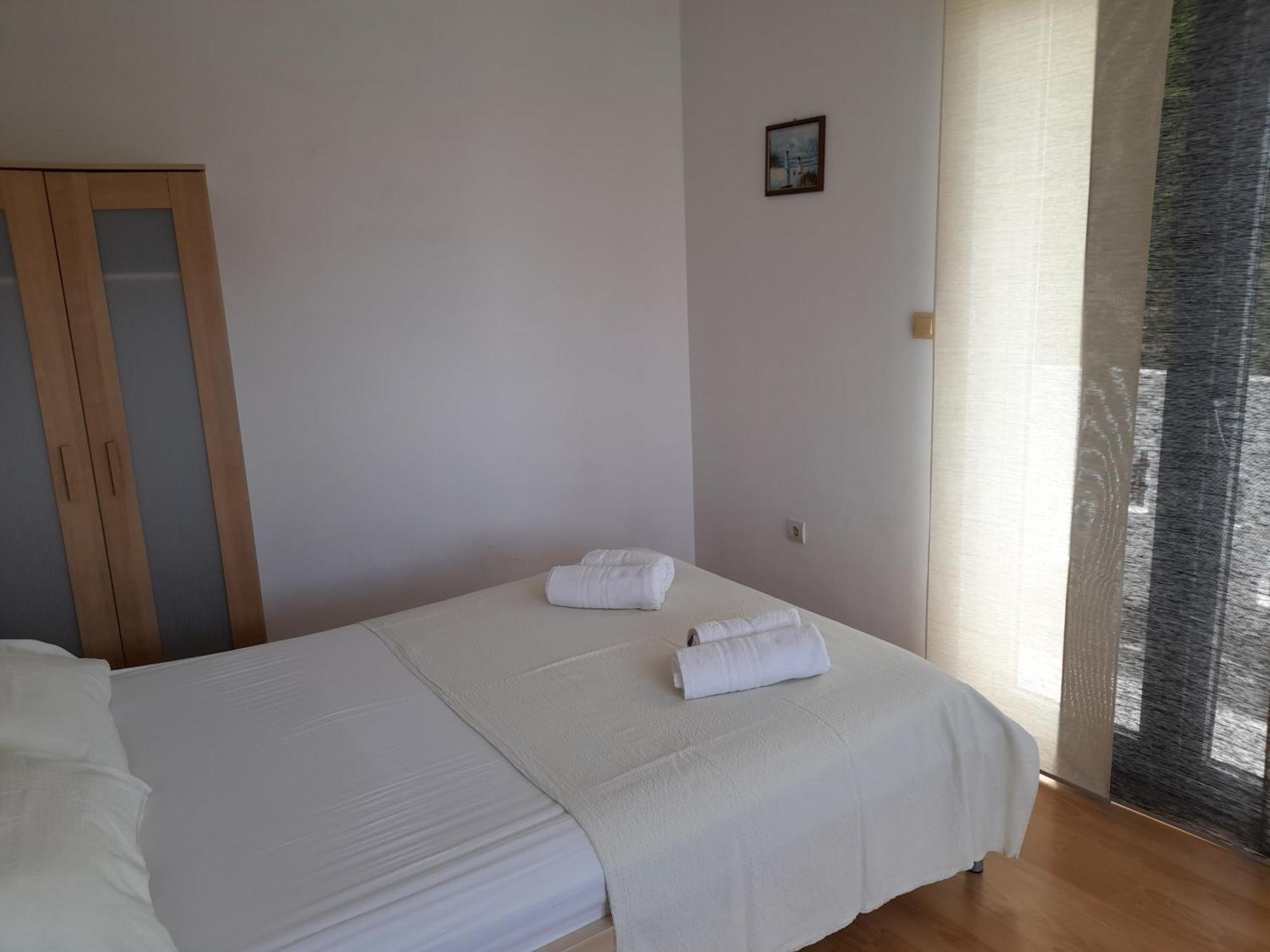 Apartments Malou Baška Voda Quarto foto